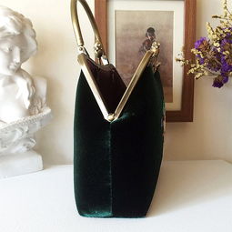 復(fù)古情懷，指尖綻放 原創(chuàng)手工絲絨繡花包的藝術(shù)之旅